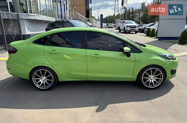 Седан Ford Fiesta 2014 в 