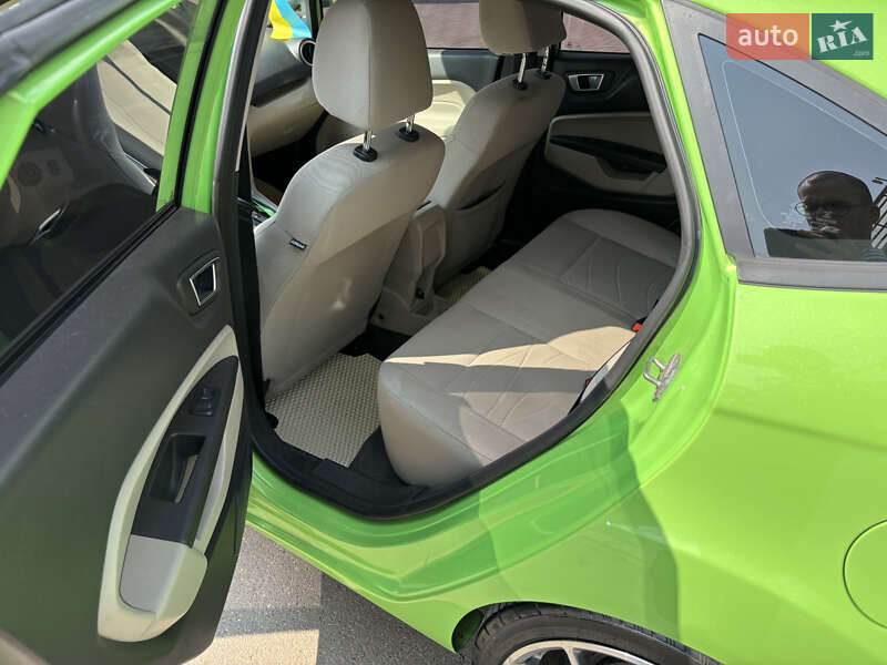 Седан Ford Fiesta 2014 в Николаеве