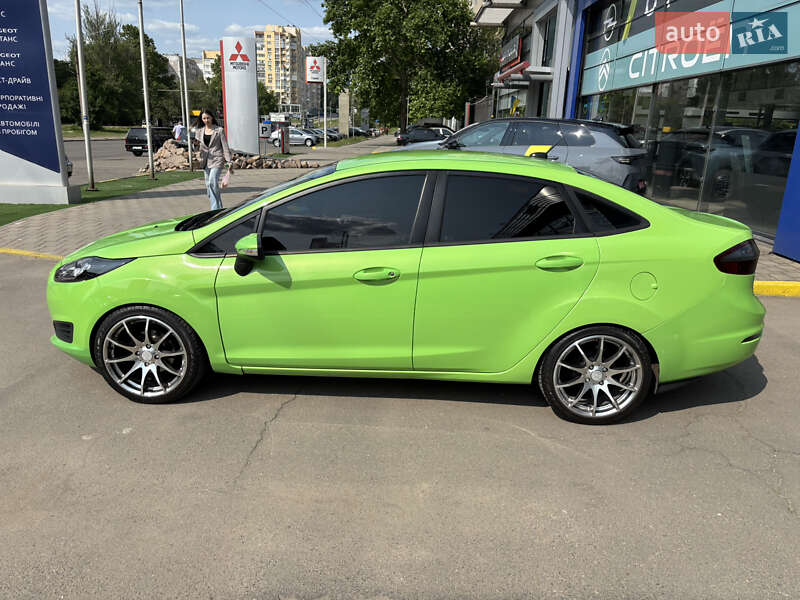 Седан Ford Fiesta 2014 в Николаеве