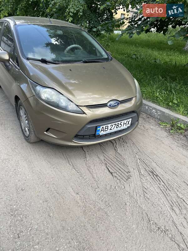Хетчбек Ford Fiesta 2012 в 