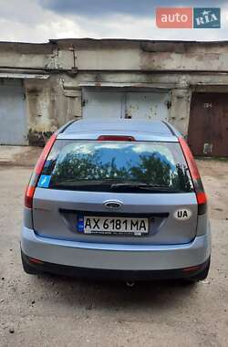Хэтчбек Ford Fiesta 2005 в 