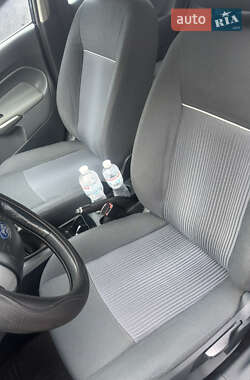 Хэтчбек Ford Fiesta 2011 в 
