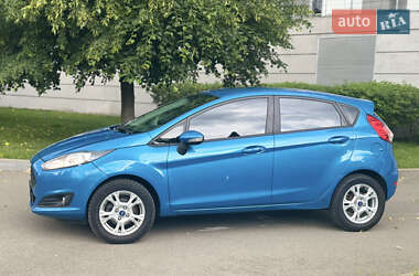 Хетчбек Ford Fiesta 2016 в 