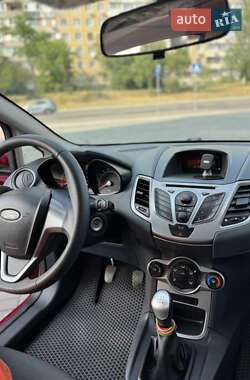 Хетчбек Ford Fiesta 2010 в 