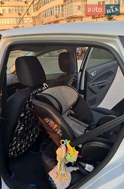 Хэтчбек Ford Fiesta 2012 в 