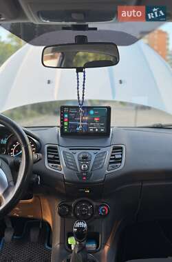 Хэтчбек Ford Fiesta 2012 в 