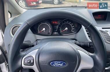 Хэтчбек Ford Fiesta 2011 в 