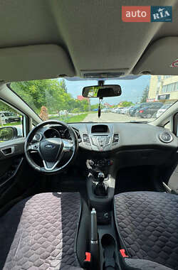Хэтчбек Ford Fiesta 2016 в 