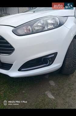 Хэтчбек Ford Fiesta 2013 в 