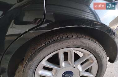 Хэтчбек Ford Fiesta 2005 в 