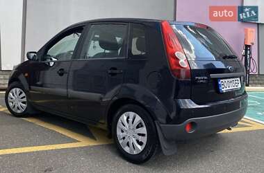 Хэтчбек Ford Fiesta 2007 в 