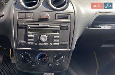 Хэтчбек Ford Fiesta 2007 в 