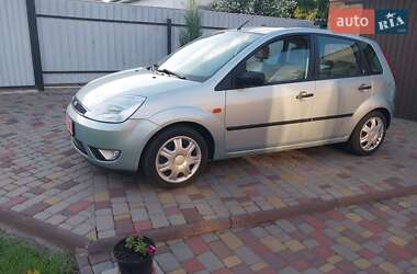 Хэтчбек Ford Fiesta 2004 в 