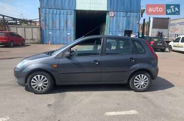 Хэтчбек Ford Fiesta 2004 в 