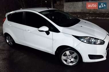 Хэтчбек Ford Fiesta 2015 в 