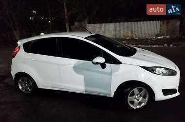 Хэтчбек Ford Fiesta 2015 в 