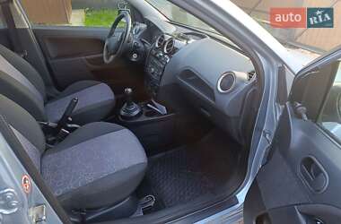 Хэтчбек Ford Fiesta 2006 в 