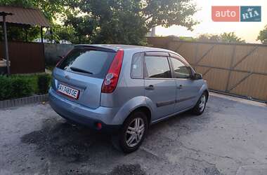 Хэтчбек Ford Fiesta 2006 в 
