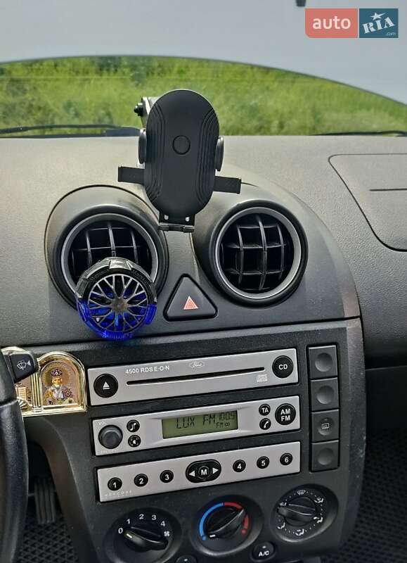 Хэтчбек Ford Fiesta 2004 в Днепре