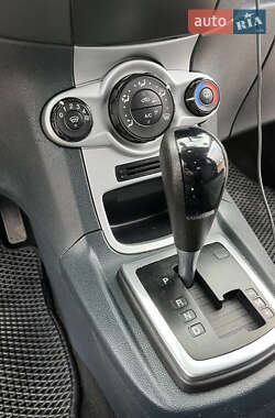 Хэтчбек Ford Fiesta 2011 в 