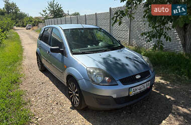Хэтчбек Ford Fiesta 2005 в 