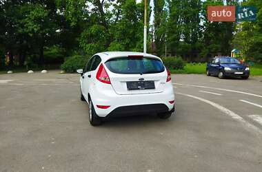 Хэтчбек Ford Fiesta 2012 в 