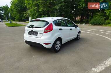 Хэтчбек Ford Fiesta 2012 в 