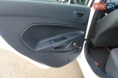 Хэтчбек Ford Fiesta 2012 в 