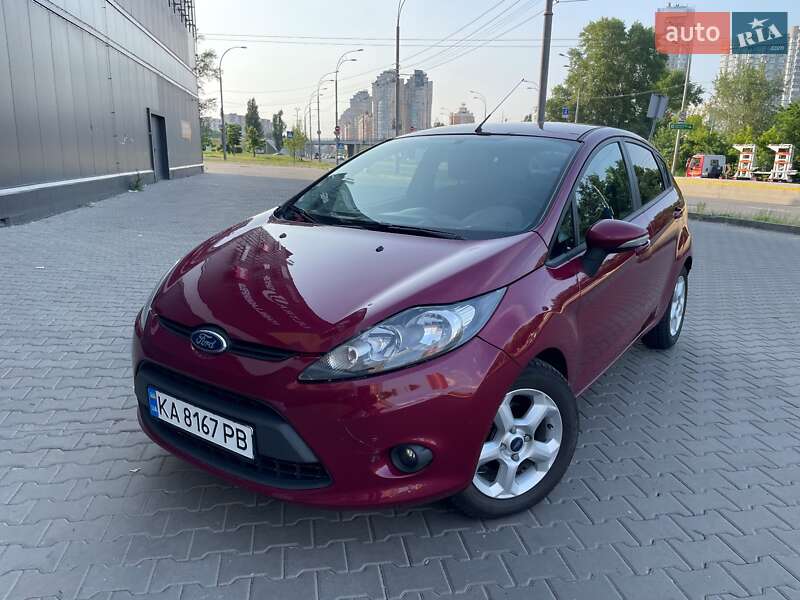 Хетчбек Ford Fiesta 2010 в 
