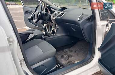 Хэтчбек Ford Fiesta 2012 в 