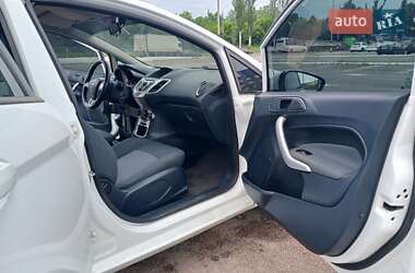 Хэтчбек Ford Fiesta 2012 в 