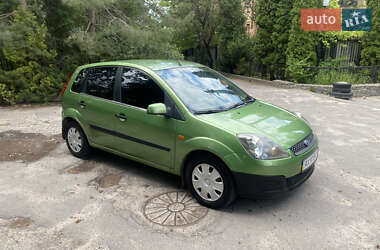 Хэтчбек Ford Fiesta 2006 в 