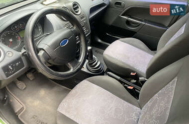 Хэтчбек Ford Fiesta 2006 в 