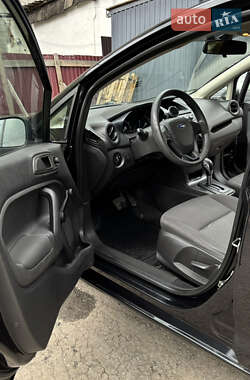 Седан Ford Fiesta 2013 в 