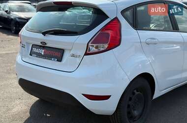Хэтчбек Ford Fiesta 2016 в 