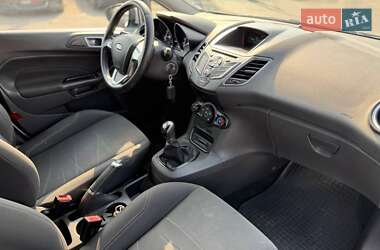 Хэтчбек Ford Fiesta 2016 в 