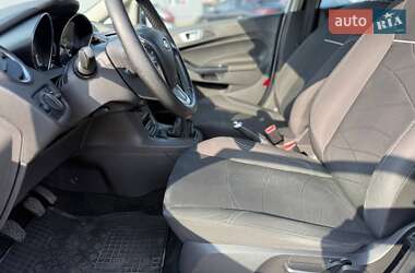 Хэтчбек Ford Fiesta 2016 в 