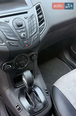 Хэтчбек Ford Fiesta 2013 в 