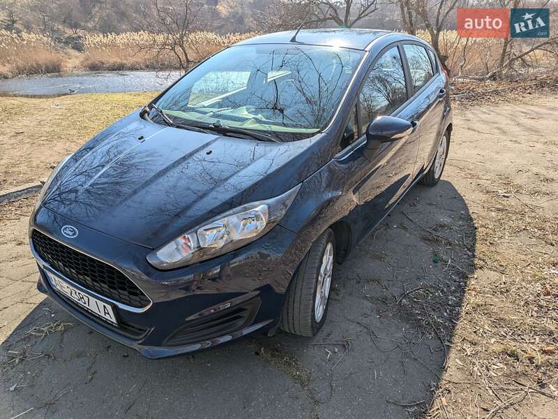 Хэтчбек Ford Fiesta 2016 в Днепре фото 2 Хэтчбек Ford Fiesta 2016 в Днепре