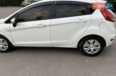 Хэтчбек Ford Fiesta 2011 в 