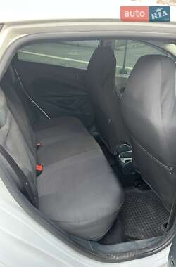 Хэтчбек Ford Fiesta 2011 в 
