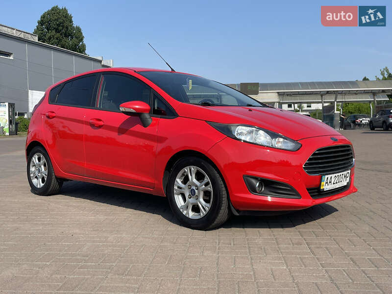 Хэтчбек Ford Fiesta 2014 в 