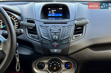 Хэтчбек Ford Fiesta 2018 в 