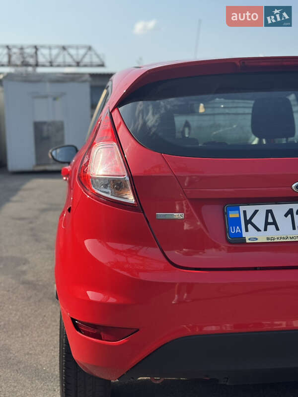Хэтчбек Ford Fiesta 2016 в Киеве