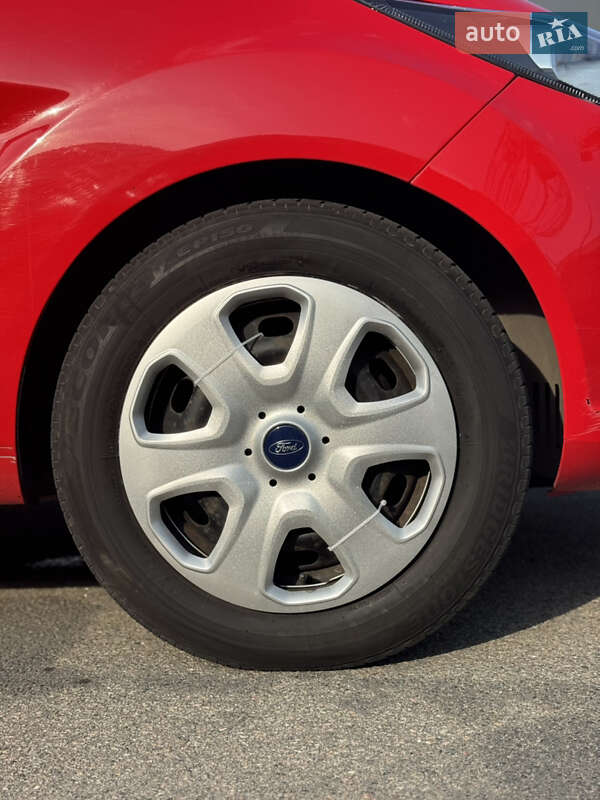 Хэтчбек Ford Fiesta 2016 в Киеве
