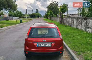 Хэтчбек Ford Fiesta 2006 в 