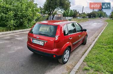 Хэтчбек Ford Fiesta 2006 в 