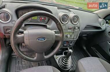 Хэтчбек Ford Fiesta 2006 в 