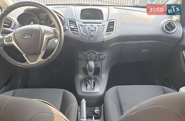 Хэтчбек Ford Fiesta 2015 в 