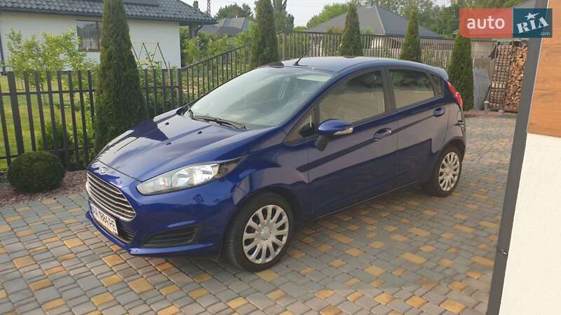 Хэтчбек Ford Fiesta 2015 в 